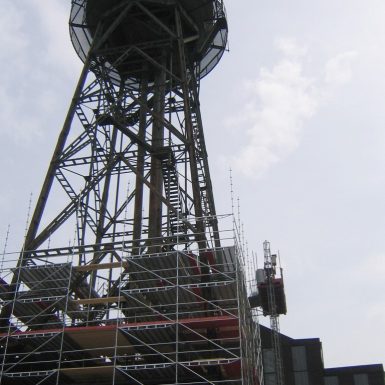 Arbeitsgerüst zur Sanierung eines Wasserturms