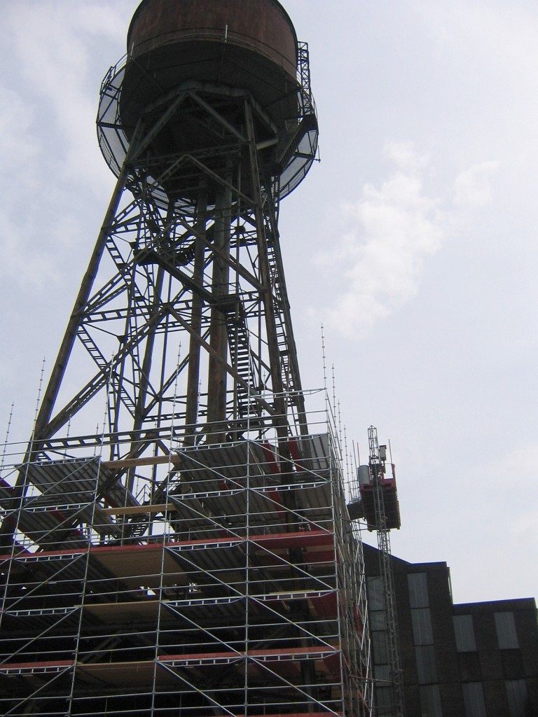 Arbeitsgerüst zur Sanierung eines Wasserturms
