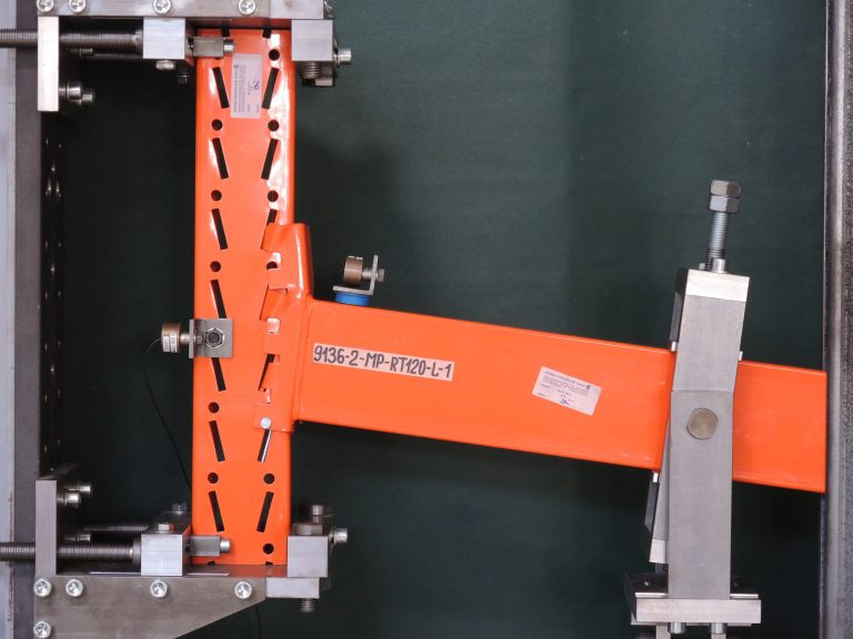 Bauteilprüfung an Regalsystemen