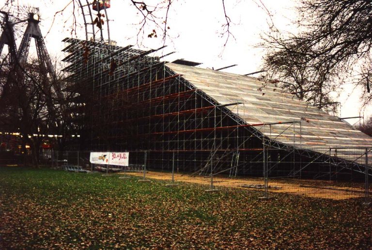 Traggerüst für Snowboard-Schanze